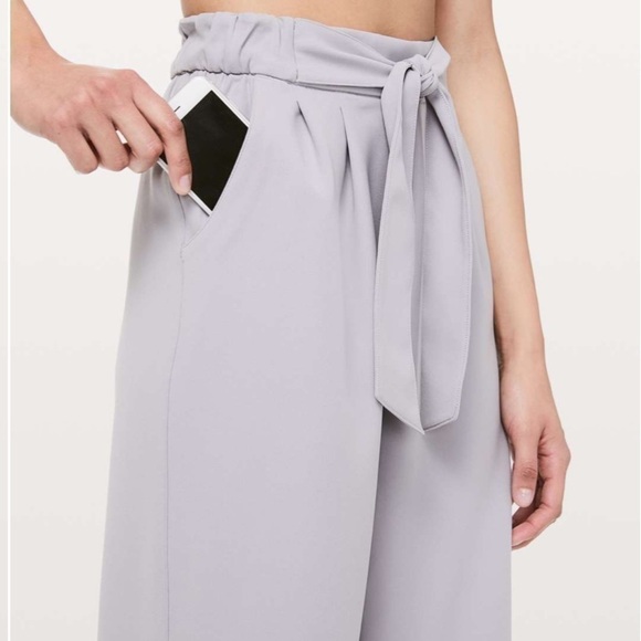 Lululemon Noir Crop Silverscreen Size 4 - Picture 3 of 10